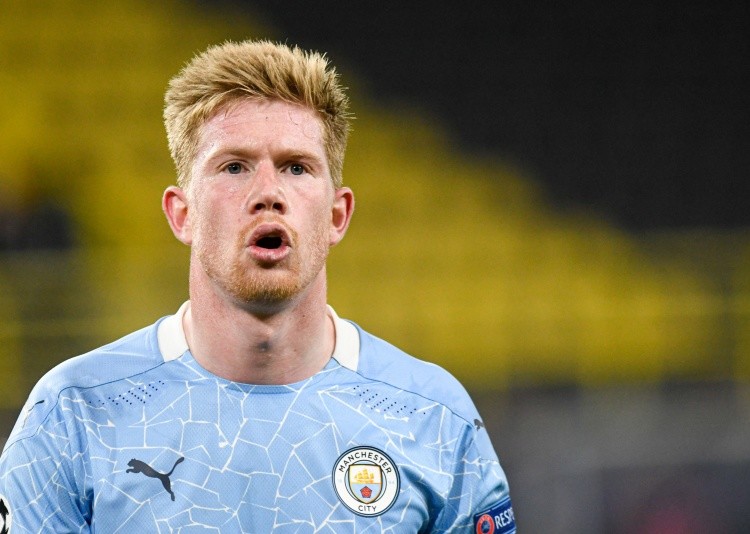 来和哥哥学习技术？乔布和贝林厄姆女友现身伯纳乌看台（乔布携贝林厄姆女友亮相伯纳乌看台，疑似向哥哥取经）