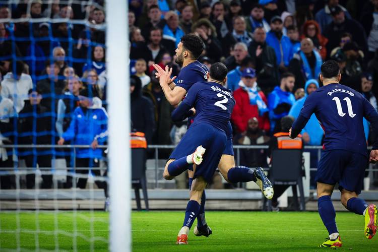 斯基拉：阿森纳正在关注铃木彩艳，有意在下个赛季引进他（斯基拉：阿森纳盯上铃木彩艳，考虑在下赛季引进）