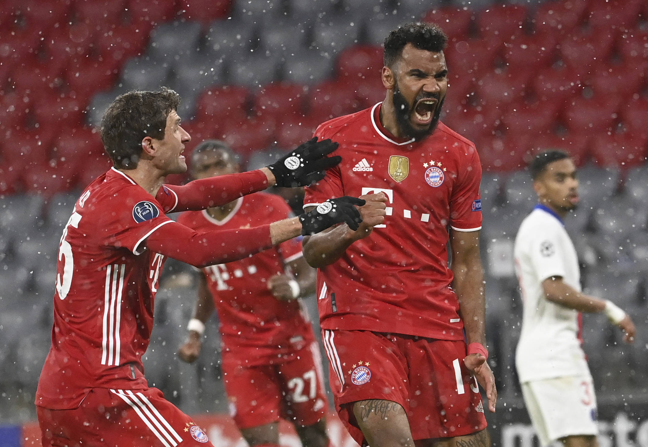 斯基拉：DV9续约的唯一可能是接受3-4年合同，年薪600-800万（斯基拉：DV9续约需签3-4年合约，年薪600-800万为唯一方案）