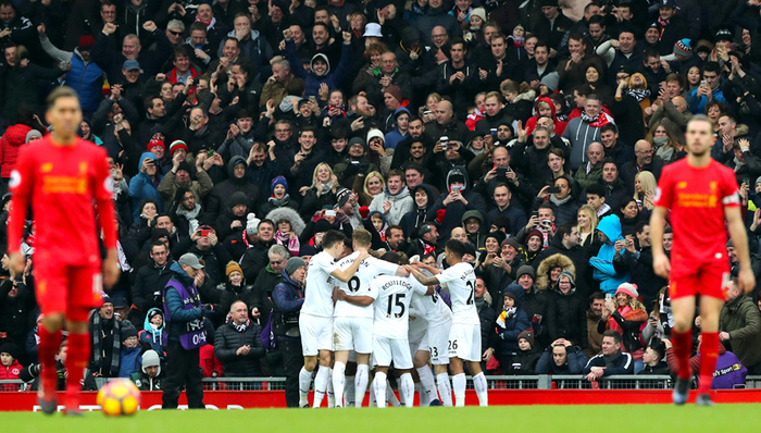 摩纳哥球迷因对球队不满而集体沉默，加拉塔萨雷反享受欢呼（摩纳哥球迷以沉默表达不满，加拉塔萨雷收获热烈欢呼）