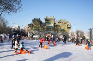 欧冠赛场精彩瞬间：巴萨2-1战胜拜仁,（欧冠焦点之战：巴萨2-1力克拜仁）