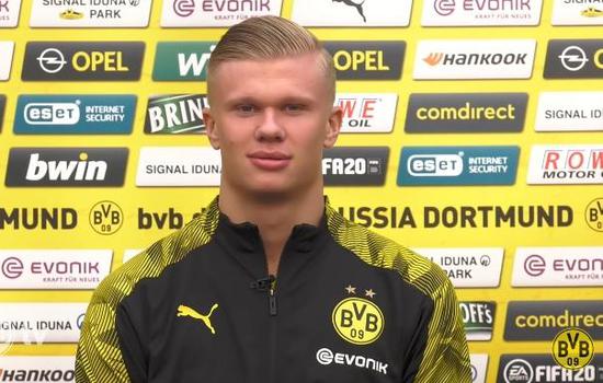 手感火热！里夫斯半场8中6贡献19分5篮板（手感爆棚！里夫斯半场8投6中拿下19分5篮板）