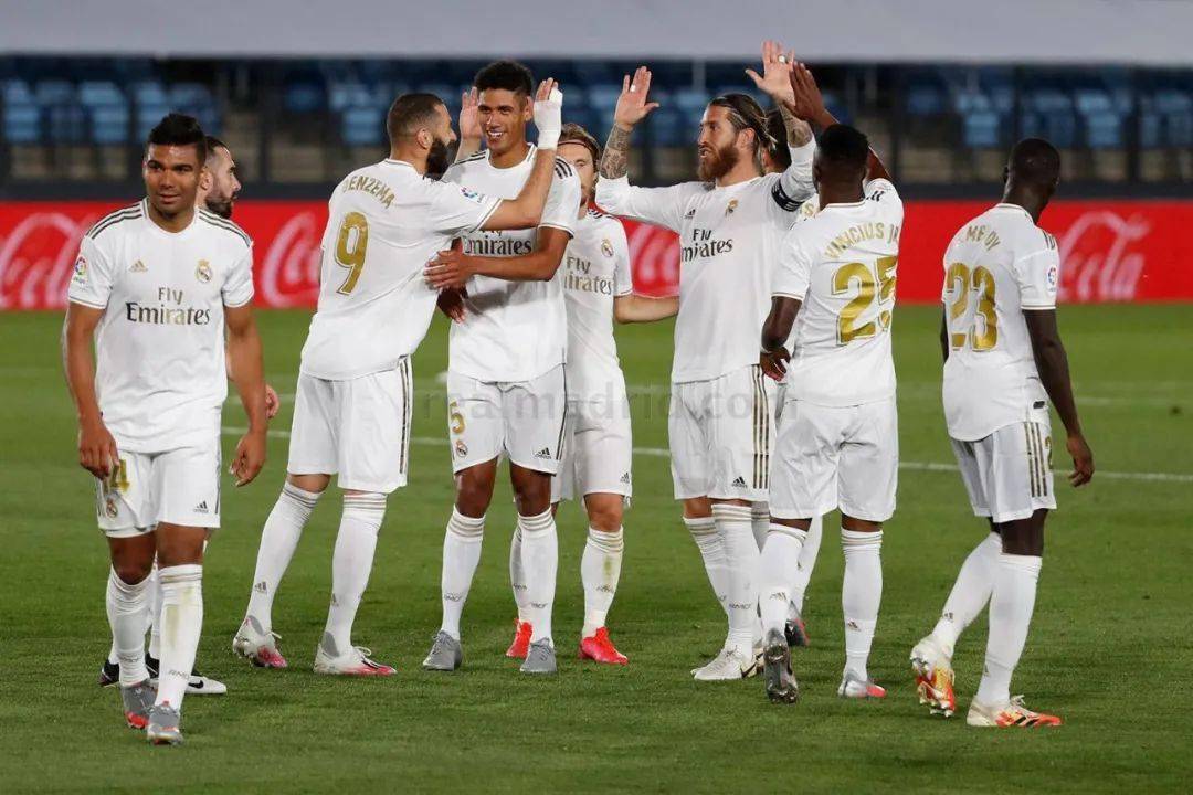 足球巴萨高层称将坚定走年轻化路线