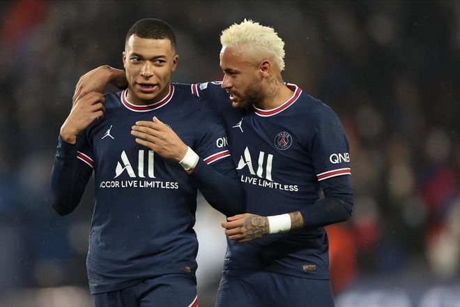 希勒等百球名宿祝贺哈兰德：仅用111场太离谱，他就是超巨（希勒等百球传奇齐贺哈兰德：111战破百太不可思议，他已是超级巨星）