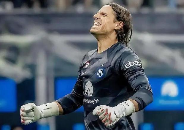 9次扑救力保零封，弗莱肯当选曼城vs勒沃库森全场最佳（弗莱肯9次神扑零封，对曼城战勒沃库森当选全场最佳）