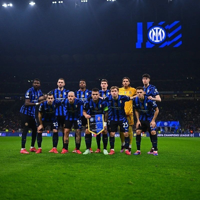 本世纪德甲戴帽数前10：莱万384场16次第1，凯恩76场10次第3（德甲本世纪帽子戏法榜前十：莱万384战16帽居首，凯恩76战10帽列第3）