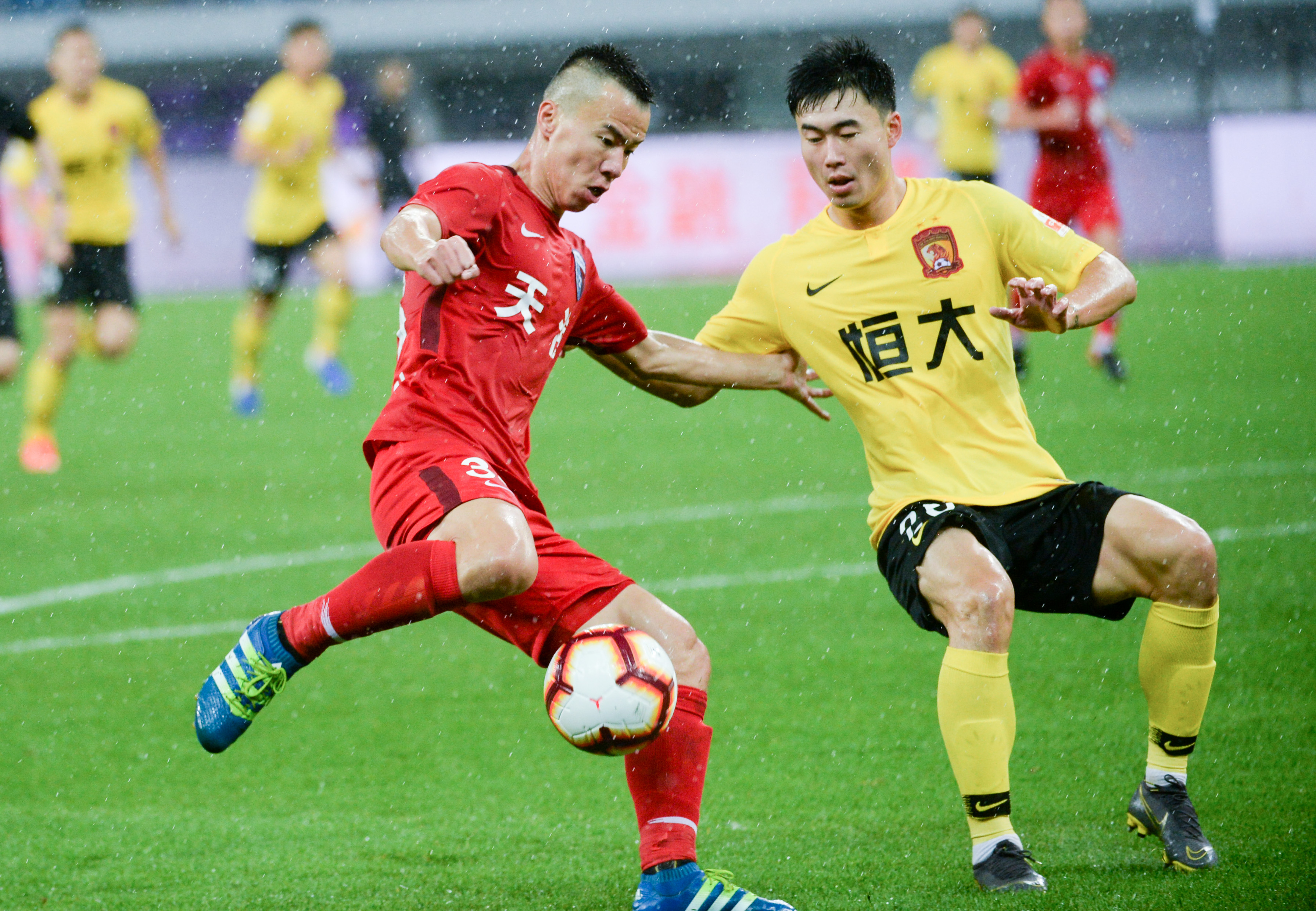 FC26欧冠黄金时刻卡：哈兰德、亚马尔、米利唐、埃斯特旺在列（FC26欧冠黄金时刻卡曝光：哈兰德、亚马尔、米利唐与埃斯特旺入选）