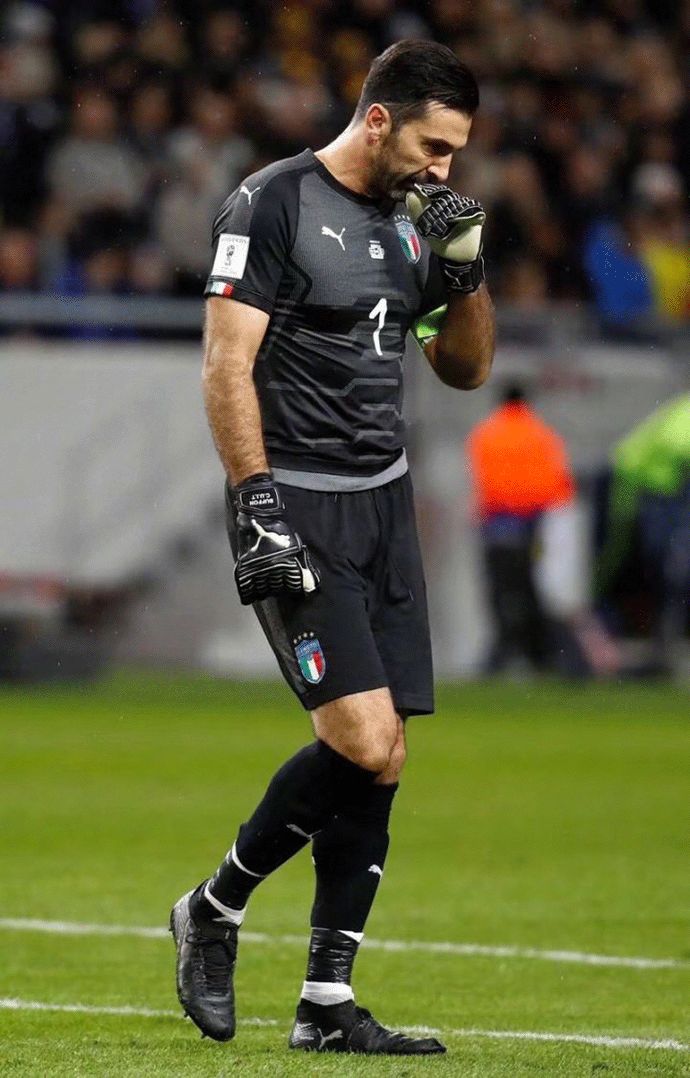 莱奥：阿莱格里对我没有太多具体要求，只是让我保持自由发挥（莱奥：阿莱格里没有给我过多具体指示，只希望我自由发挥）