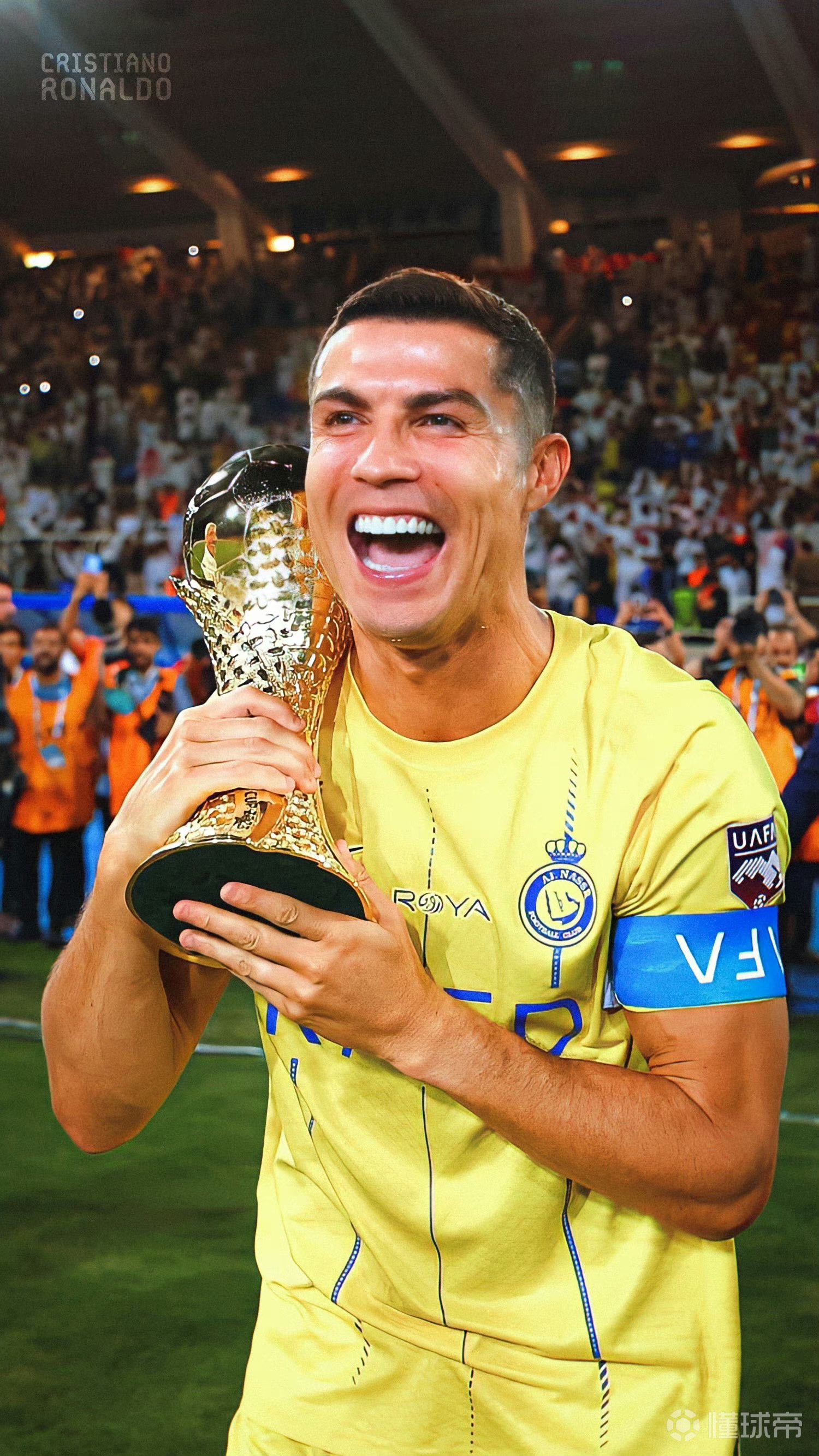 足球国足训练课发生小插曲，球员被逗笑（国足训练课突发趣事，球员忍俊不禁）