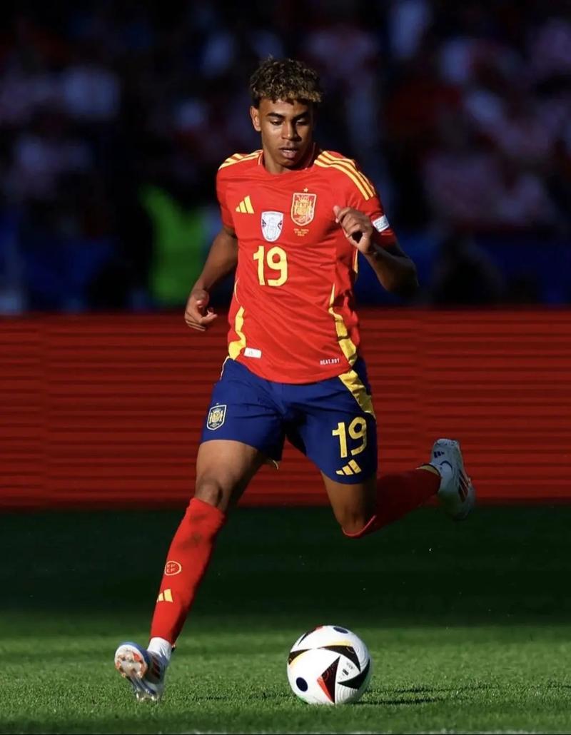 少年锋芒破阵来——卡尔的崛起之路（从少年到强者：卡尔的崛起轨迹）