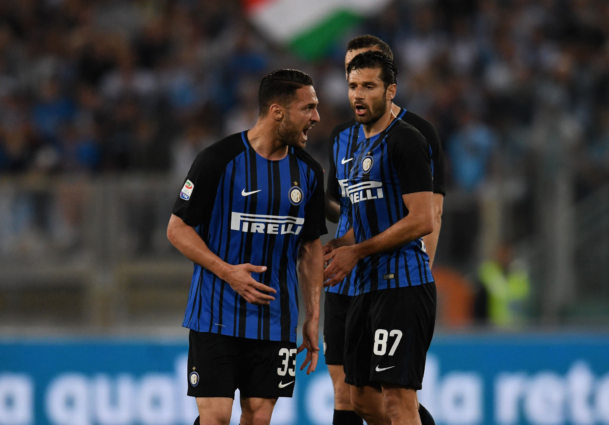 里贝里儿子赛义夫身穿阿尔及利亚球衣自拍，引起热议（里贝里之子赛义夫晒阿尔及利亚球衣自拍，引发热议）