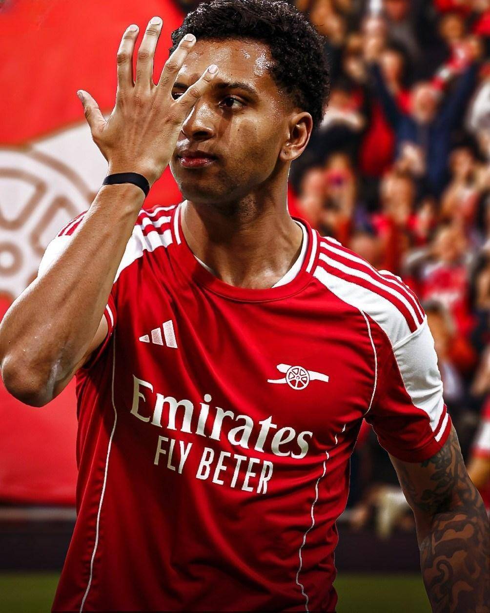 津媒：李嗣镕又帅又能打，首秀4分钟进球排名津门虎队史第一（津媒赞李嗣镕颜值实力兼具，首秀4分钟破门创津门虎队史首秀最快进球纪录）