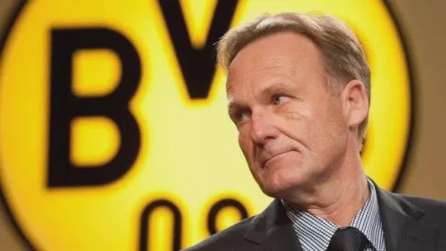 曼联本赛季在劫富济贫中表现突出，对阵强队全胜，但中下游球队难求一胜，有望争夺欧冠资格。（曼联本季劫富济贫显著：强强对话全胜，打弱旅难求一胜，欧冠席位在望）